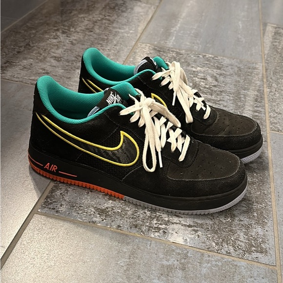 Nike Air Force 1 Peace and Unity Colourway - Picture 2 of 2